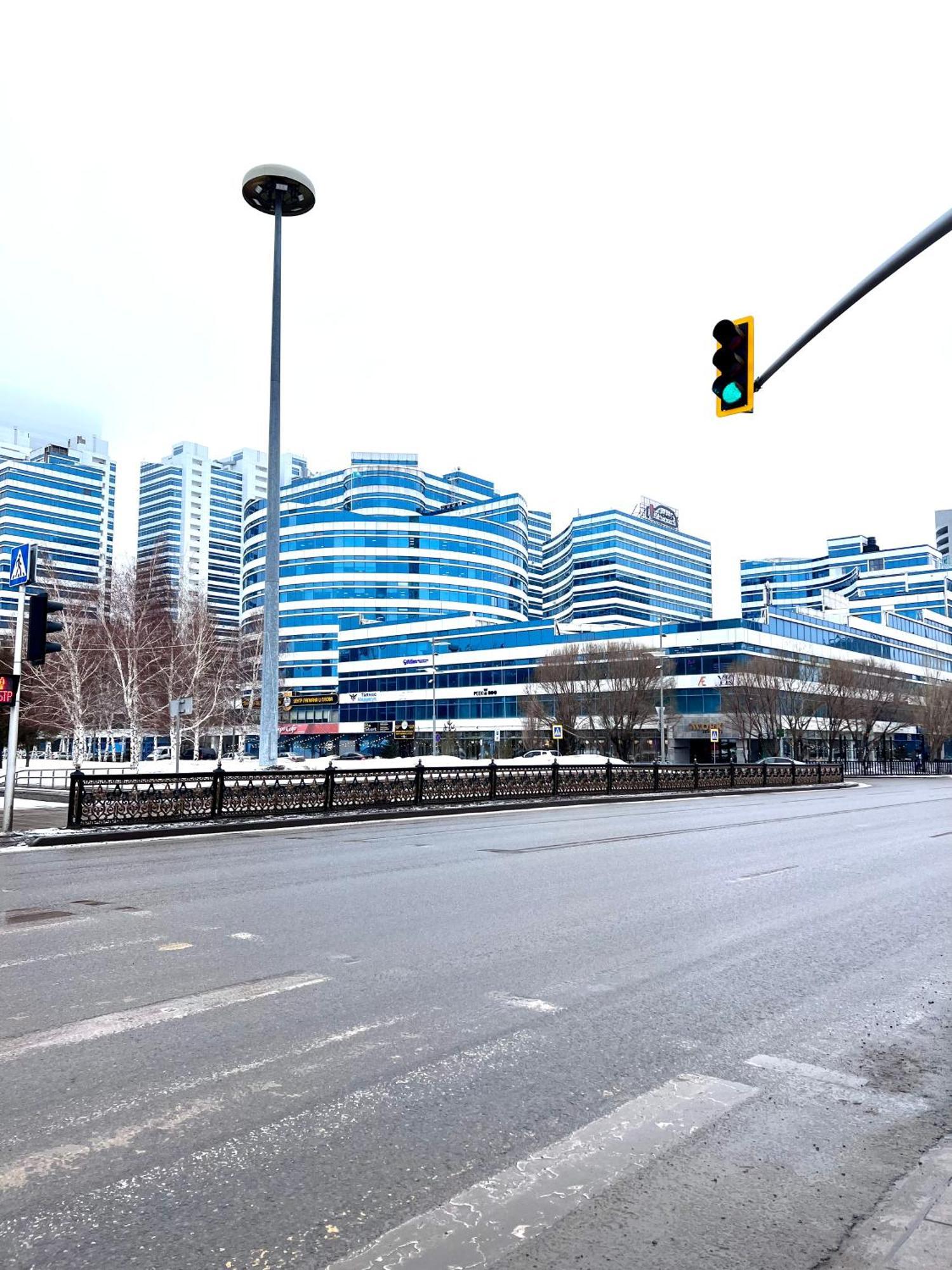 Apartment 57 теплые и уютные возле байтерека с 2 большими кроватями и с 2 диванами с изолированными комнатами