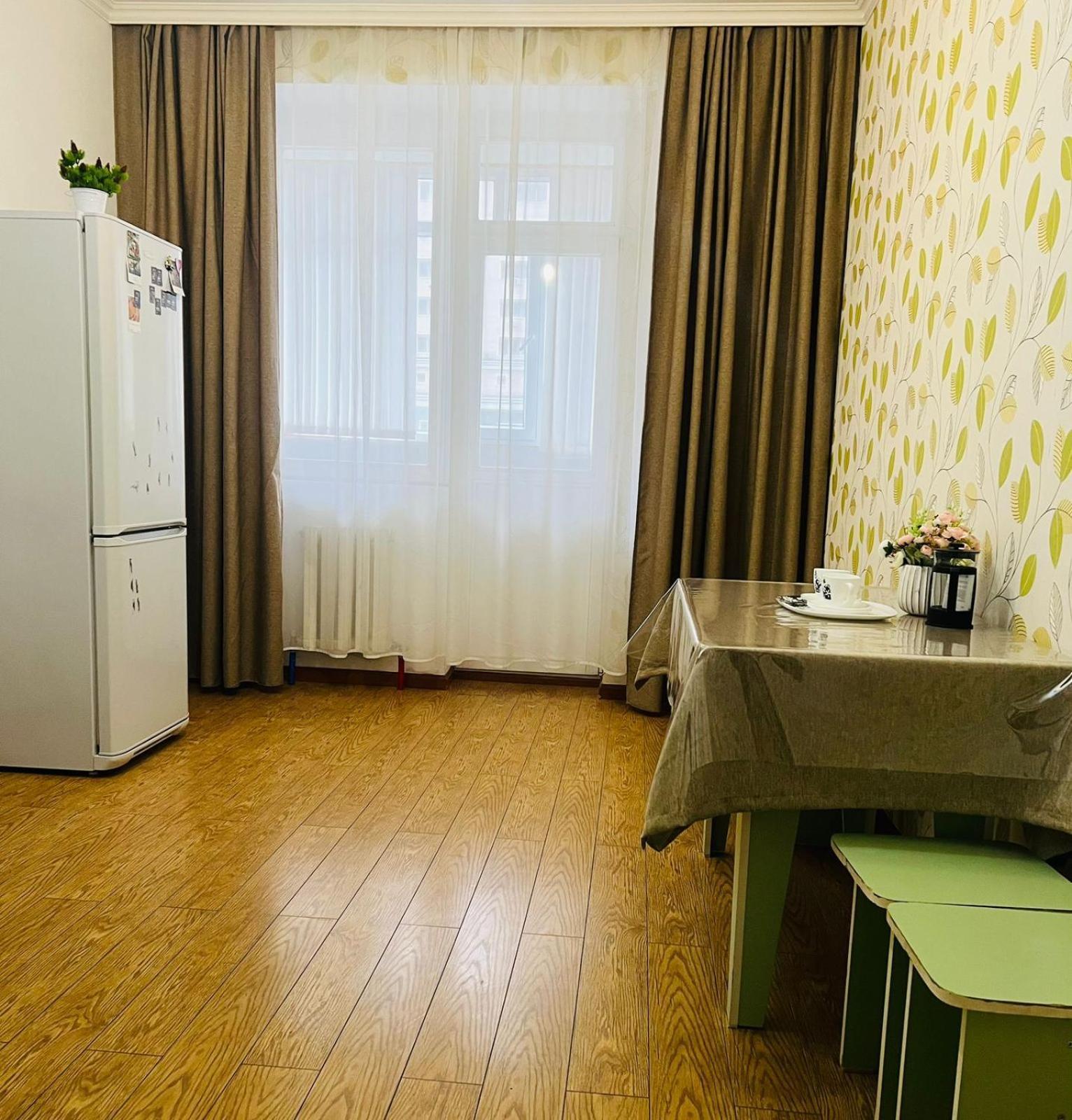 Apartment 57 теплые и уютные возле байтерека с 2 большими кроватями и с 2 диванами с изолированными комнатами